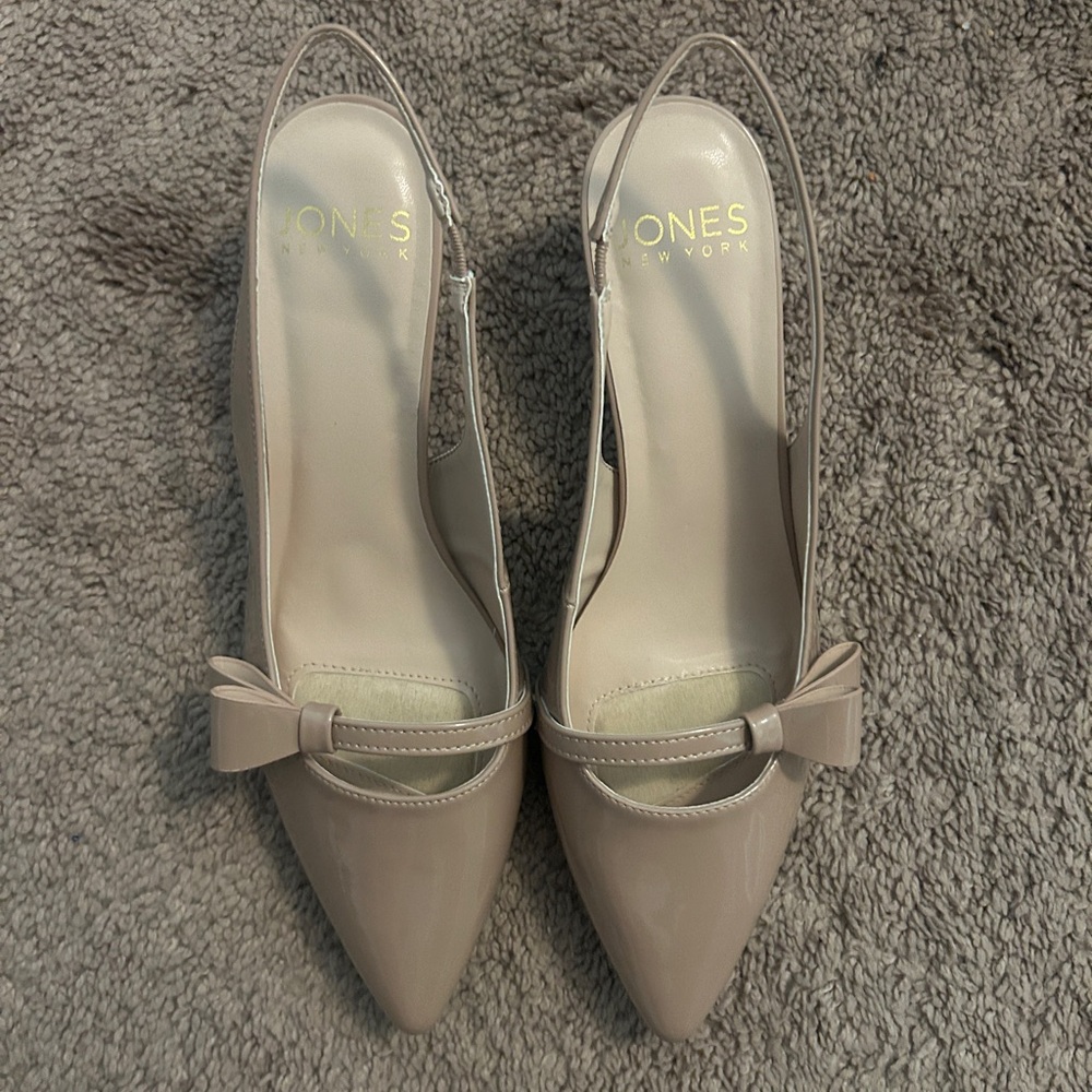 Jones New York Tan Heels with Bow Detail